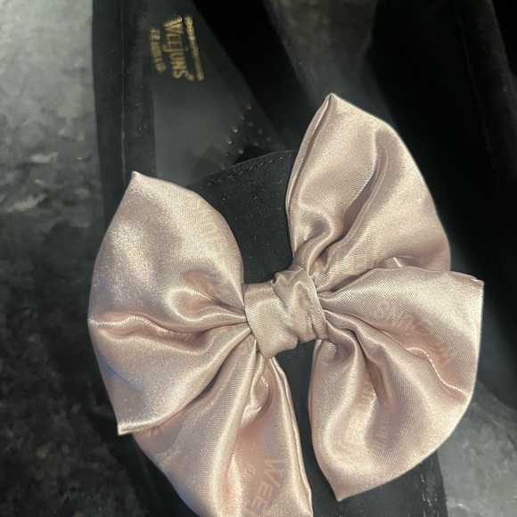 Ladies Black WEEJUNS Loafers - Picture 4 of 10